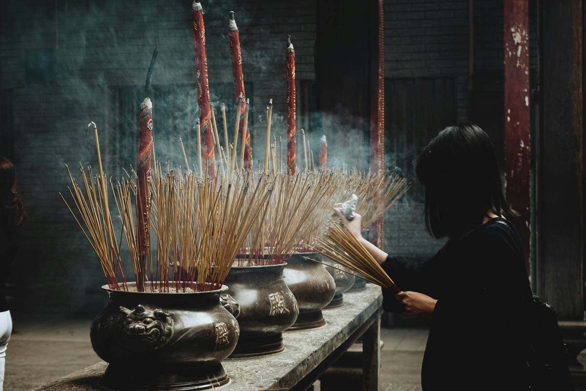 how to make incense at home with wooden tray, dried botanicals, and clay incense burner